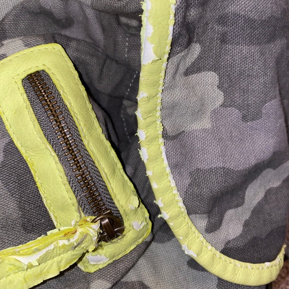 American eagle camouflage back pack, lime edges - Picture 5 of 6
